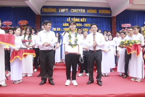 Trường THPT chuyên Hùng Vương tiếp tục là lá cờ đầu của ngành giáo dục Bình Dương