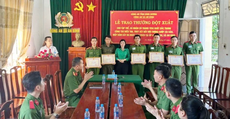 Trao thưởng đột xuất cho tập thể, cá nhân có thành tích bắt cướp