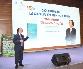 "Hồi ức đến tương lai" - Một tấm lòng tha  thiết với quê hương