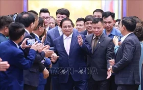 范明政总理：必须在两周内解决企业的诉求、困难和问题