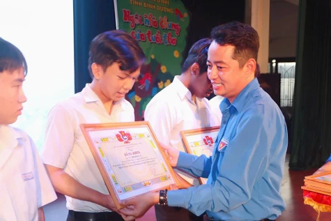 Trao giải Hội thi Tin học trẻ tỉnh Bình Dương lần XXIX năm 2025