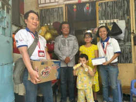 Tân Hiệp Phát thăm hỏi và trao quà cho các em mồ côi nhân ngày Quốc tế Thiếu nhi