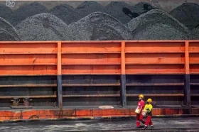 Indonesia's coal exports dip on weak demand