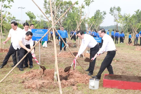 Lễ trồng cây hữu nghị Việt Nam - Trung Quốc năm 2025 tại Bình Dương