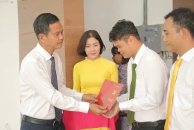 Huyện Bàu Bàng: Bế giảng lớp trung cấp lý luận chính trị hệ không tập trung khóa 99