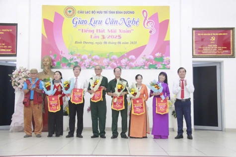 Vui tươi chương trình giao lưu văn nghệ "Tiếng hát mãi xuân" lần 3 - năm 2025