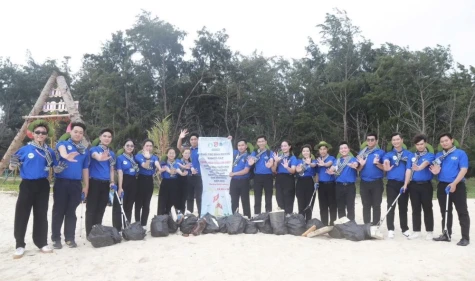 Binh Duong youth for national sea and islands