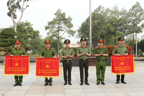 Công an tỉnh: 3 đơn vị vinh dự nhận Cờ thi đua của Chính phủ