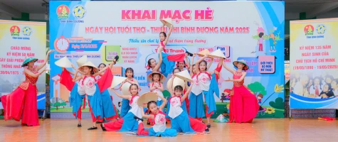 Rộn ràng sân chơi hè