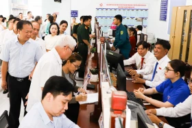 Lãnh đạo tỉnh kiểm tra việc vận hành thử nghiệm xã, phường mới