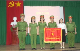 Khen thưởng tập thể, cá nhân có thành tích trong phong trào toàn dân bảo vệ an ninh Tổ quốc
