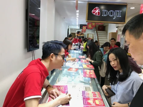 Giá vàng SJC tiến sát mốc 120 triệu đồng, vàng nhẫn tăng thêm 500.000 đồng
