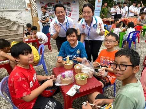 Bữa ăn 1.000 đồng, thư viện 1.000 đồng