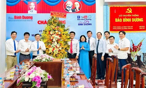 Đoàn lãnh đạo tỉnh thăm, chúc mừng các cơ quan báo chí nhân kỷ niệm 100 năm Ngày Báo chí Cách mạng Việt Nam