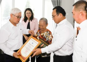 Provincial Party Secretary visits and pays tribute to former leaders of provincial press agencies