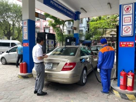 Giá xăng dầu đồng loạt tăng, RON95-III lên sát 21.300 đồng mỗi lít