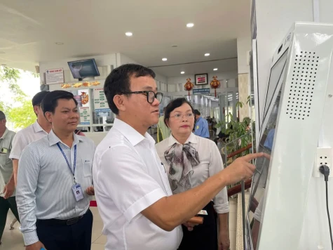 Khai trương hệ thống khám, chữa bệnh sinh trắc học, kiosk tự phục vụ