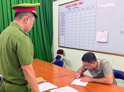 Vụ người đàn ông đạp ngã nữ tài xế chạy xe hai bánh: Cơ quan Cảnh sát điều tra Công an tỉnh ra lệnh bắt người bị giữ trong trường hợp khẩn cấp