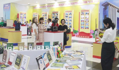 Triển lãm 100 năm Báo chí Cách mạng Việt Nam tại Bình Dương: Dòng chảy ký ức, truyền “lửa” nghề báo