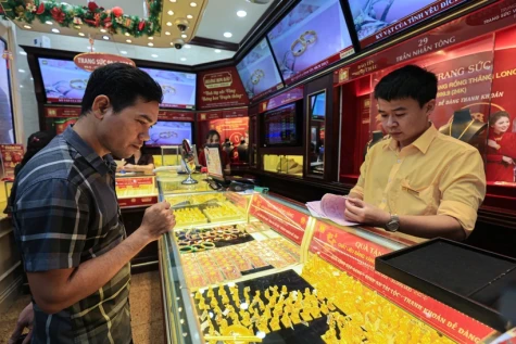 Giá vàng SJC giữ ổn định, tỷ giá tại ngân hàng giảm trong phiên sáng đầu tuần