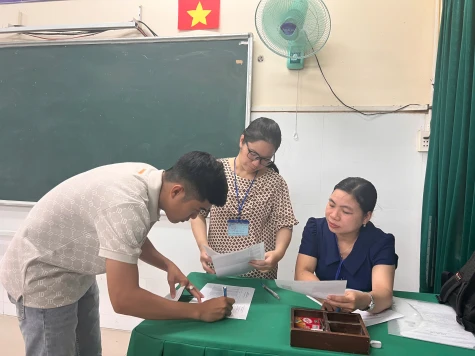 Hơn 17.000 thí sinh ở Bình Dương làm thủ tục bước vào Kỳ thi tốt nghiệp THPT năm 2025
