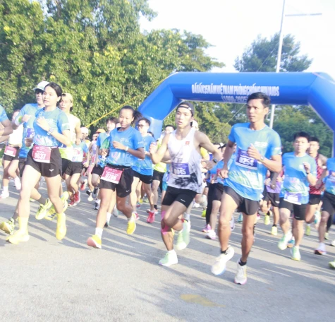 Hơn 1.000 người tham gia Giải chạy cộng đồng Run4Life 2025 tại Bình Dương