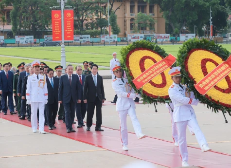 Lãnh đạo Đảng, Nhà nước vào Lăng viếng Chủ tịch Hồ Chí Minh, tưởng niệm các anh hùng liệt sĩ
