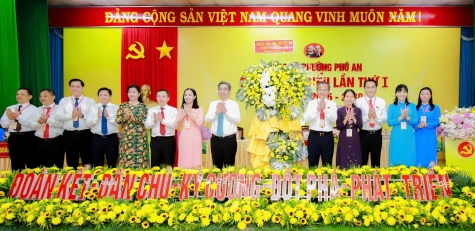 Nguyên Chủ tịch nước Nguyễn Minh Triết dự Đại hội Đảng bộ phường Phú An